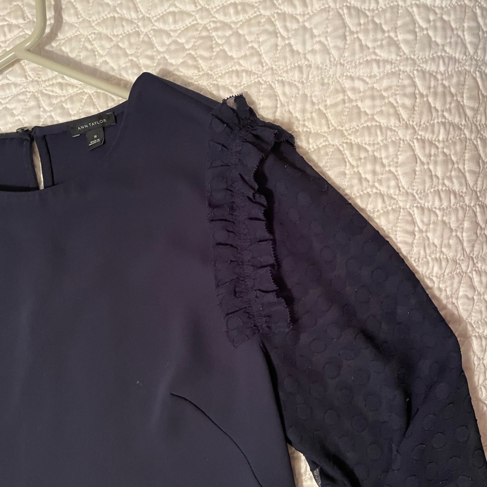 Ann Taylor navy blue size 10. Beautiful detail